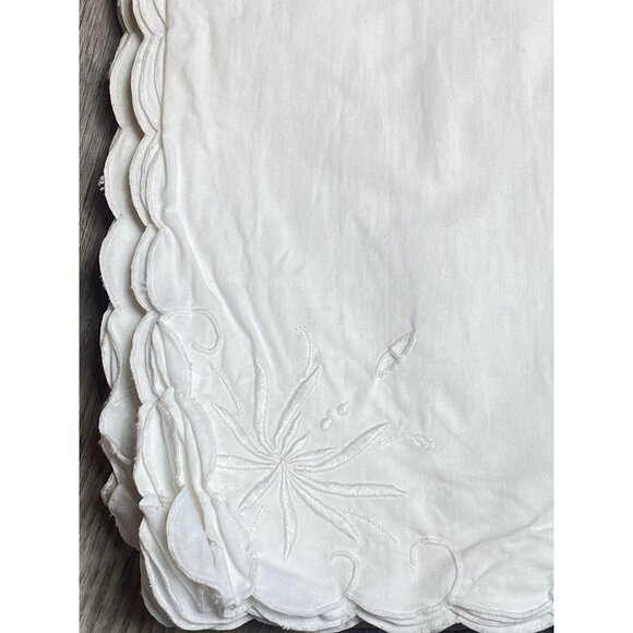 Fabric Napkins Set of 12 White With Embroidery And Scalloped Edges 15” READ - Picture 3 of 7